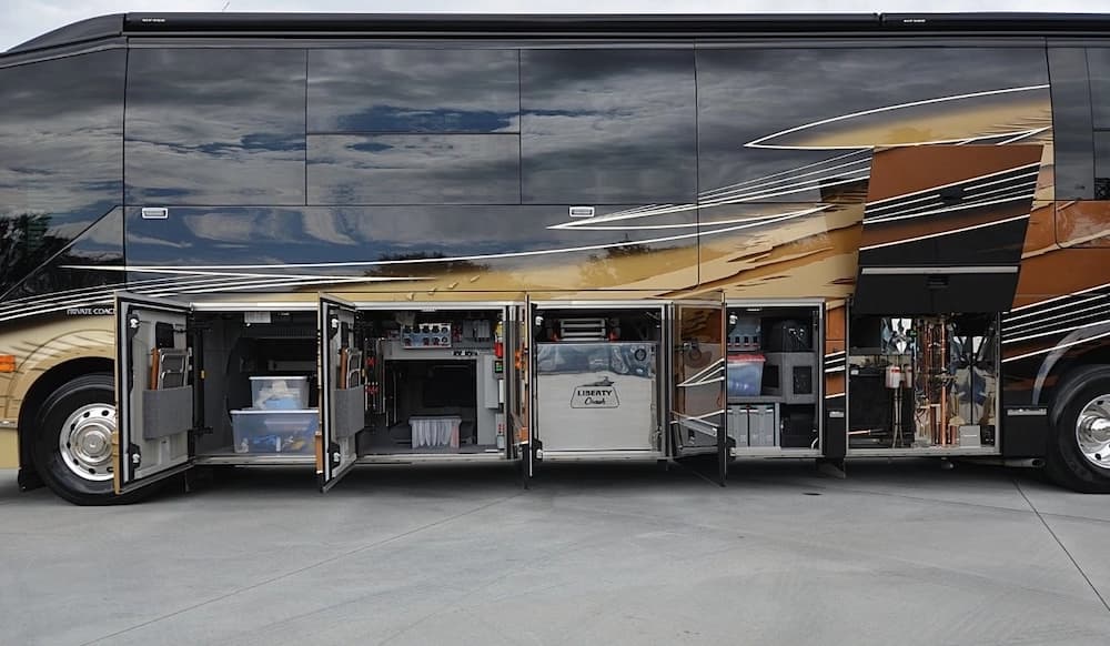 2016 Prevost Liberty Elegant Lady H3-45 Motorcoach - Image 18