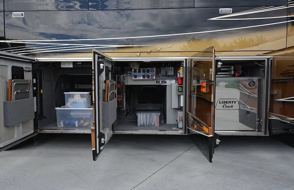 2016 Prevost Liberty Elegant Lady H3-45 Motorcoach - Image 20