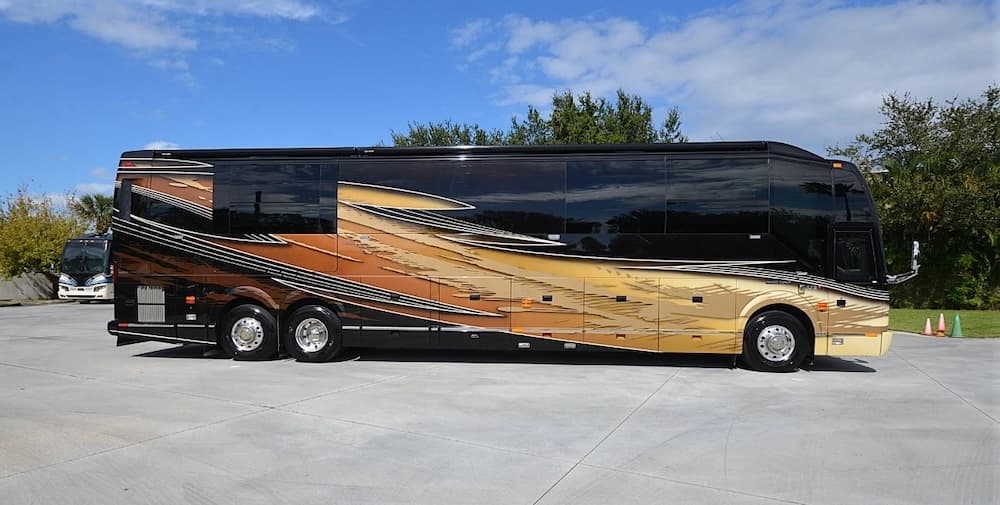 2016 Prevost Liberty Elegant Lady H3-45 Motorcoach - Image 3