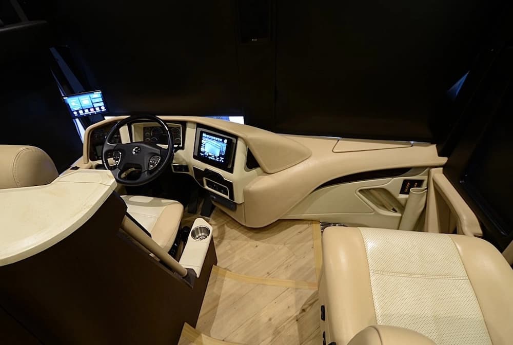 2016 Prevost Liberty Elegant Lady H3-45 Motorcoach - Image 22