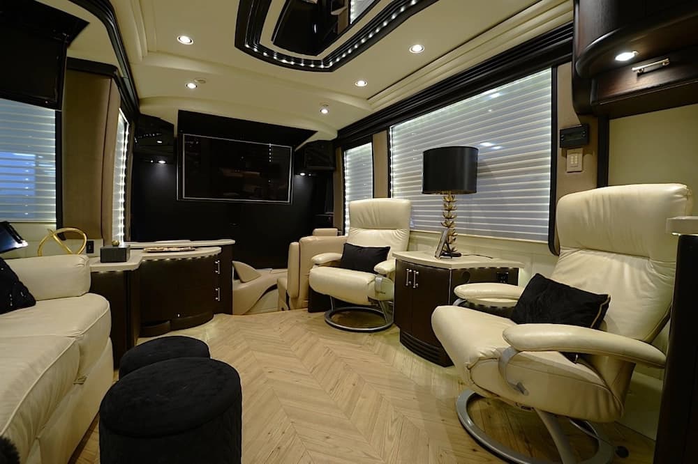 2016 Prevost Liberty Elegant Lady H3-45 Motorcoach - Image 24