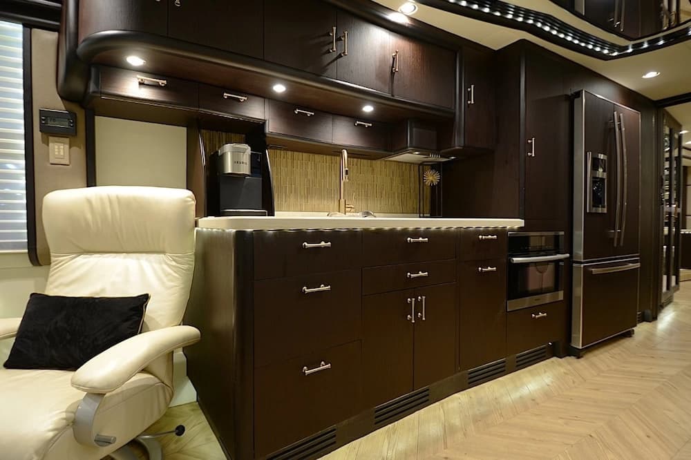 2016 Prevost Liberty Elegant Lady H3-45 Motorcoach - Image 25