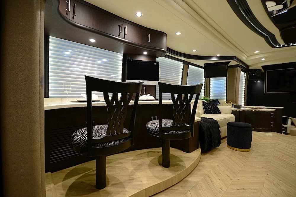 2016 Prevost Liberty Elegant Lady H3-45 Motorcoach - Image 26