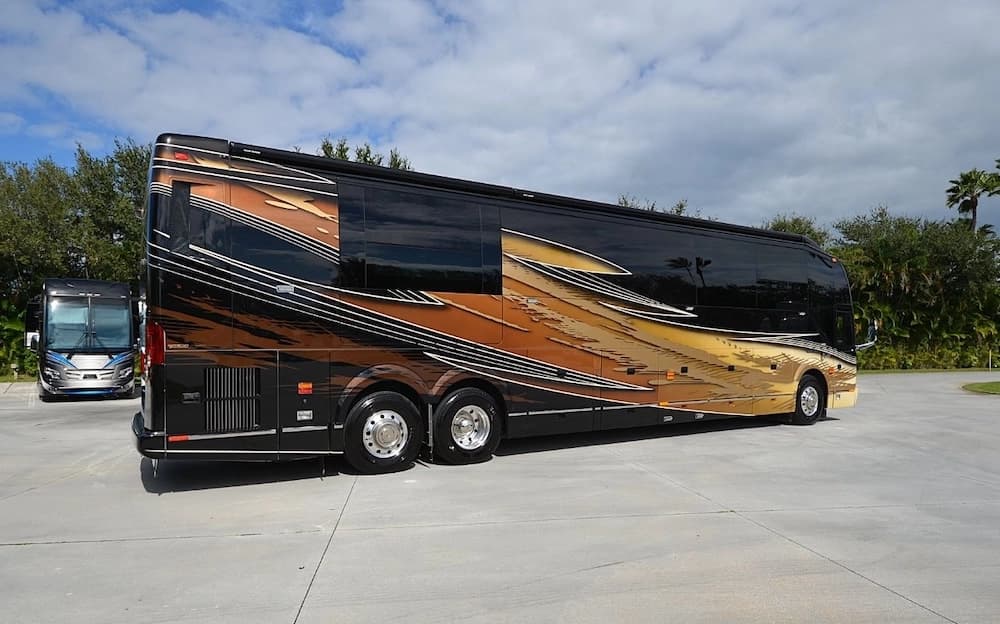 2016 Prevost Liberty Elegant Lady H3-45 Motorcoach - Image 4