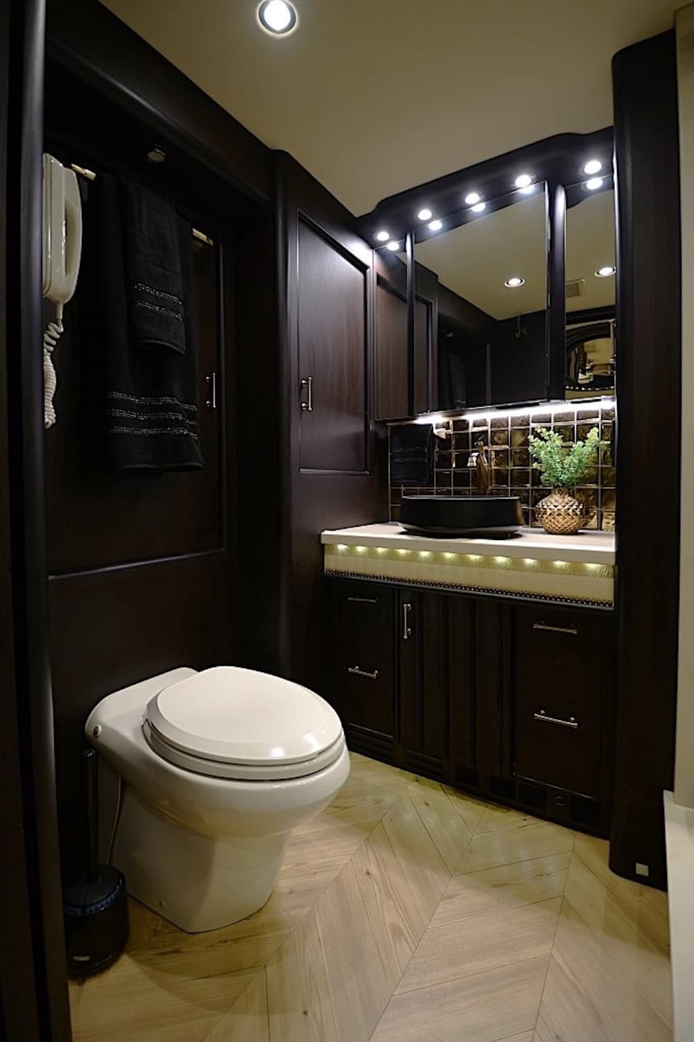 2016 Prevost Liberty Elegant Lady H3-45 Motorcoach - Image 37