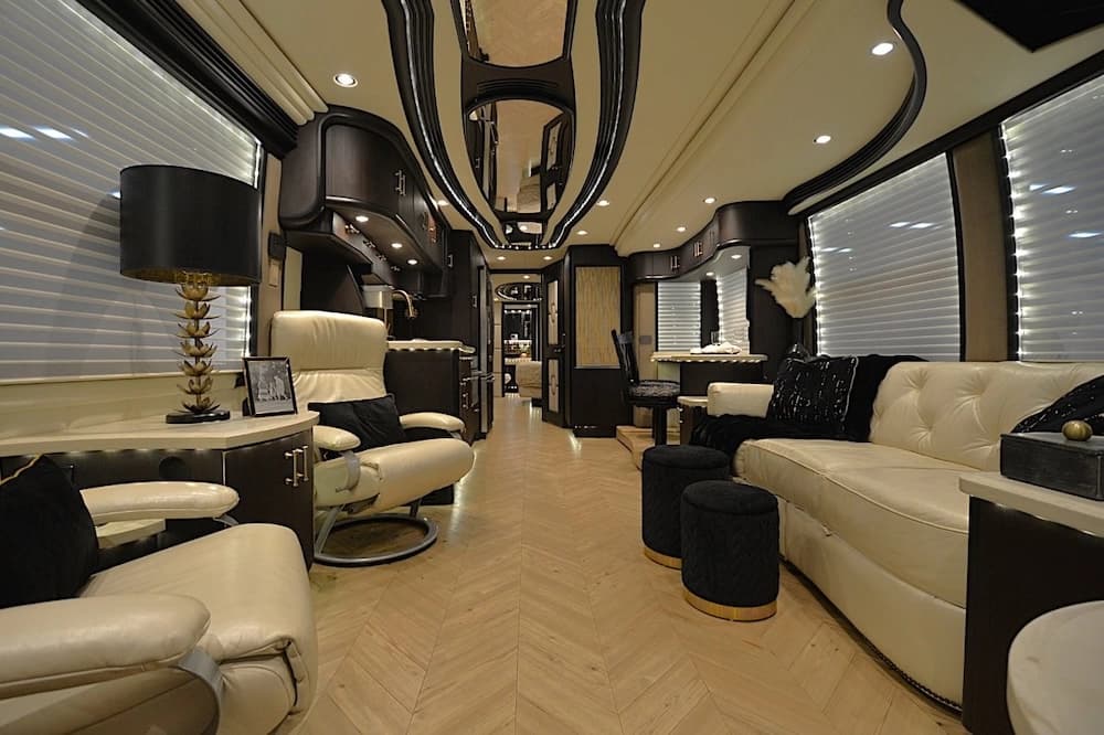2016 Prevost Liberty Elegant Lady H3-45 Motorcoach - Image 42