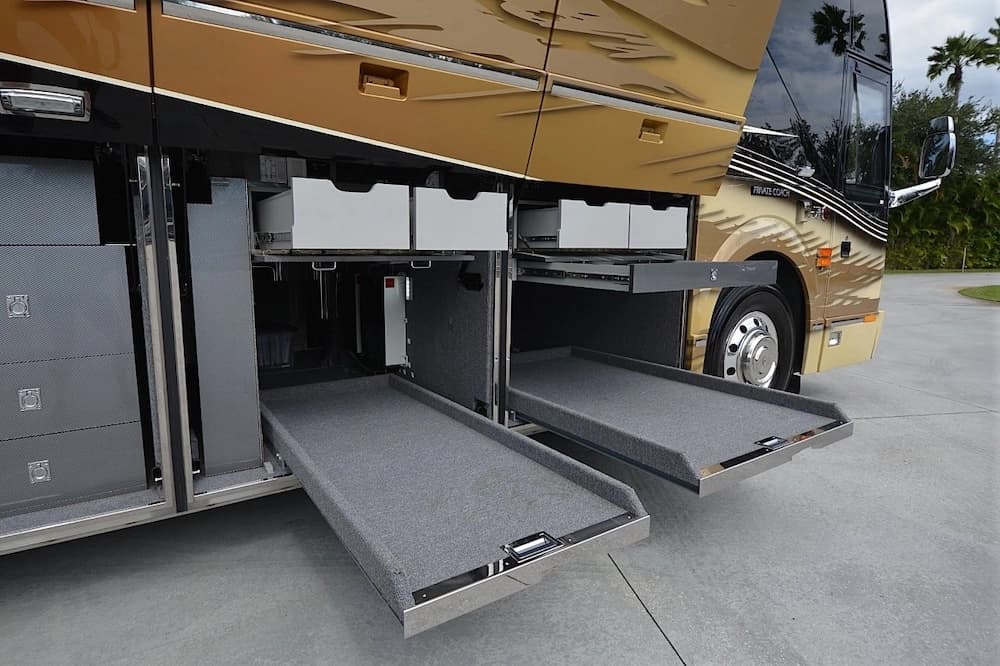 2016 Prevost Liberty Elegant Lady H3-45 Motorcoach - Image 7