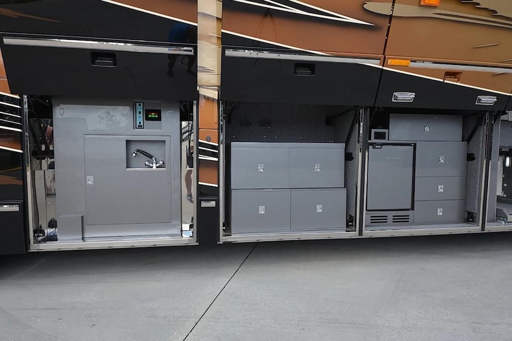 2016 Prevost Liberty Elegant Lady H3-45 Motorcoach - Image 10