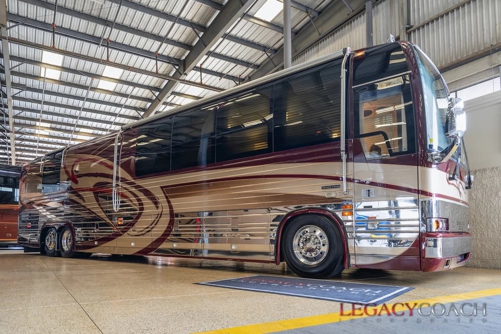 2001 Prevost Country Coach XLII bus