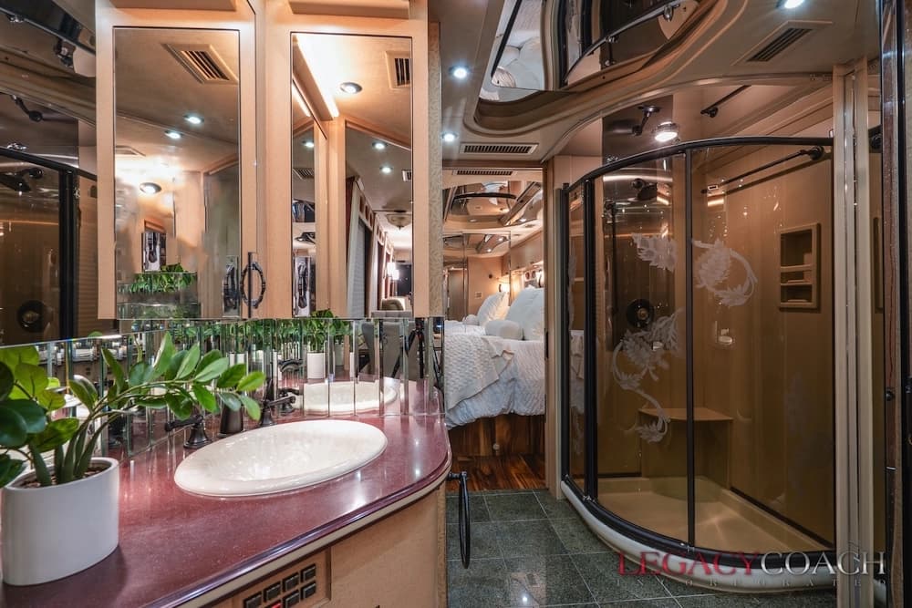 2001 Prevost Country Coach XLII Motorcoach - Image 13