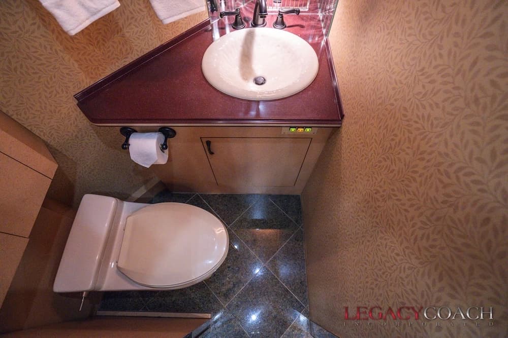 2001 Prevost Country Coach XLII Motorcoach - Image 17