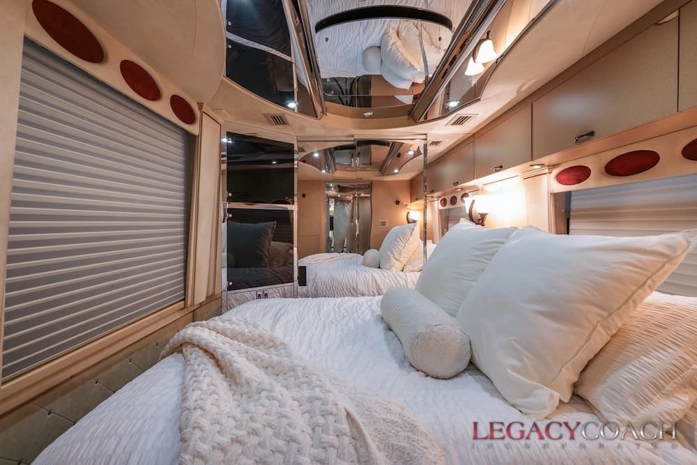 2001 Prevost Country Coach XLII Motorcoach - Image 20