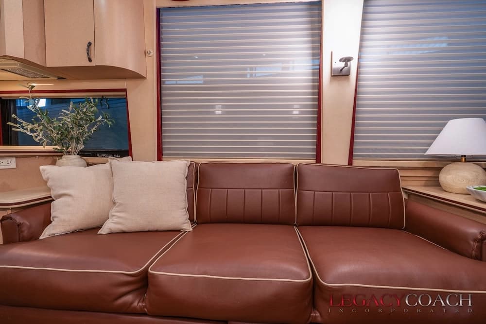 2001 Prevost Country Coach XLII Motorcoach - Image 5