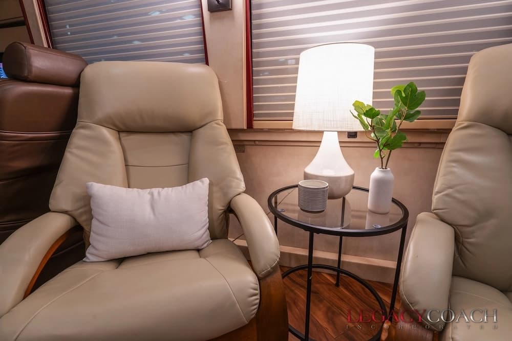 2001 Prevost Country Coach XLII Motorcoach - Image 6