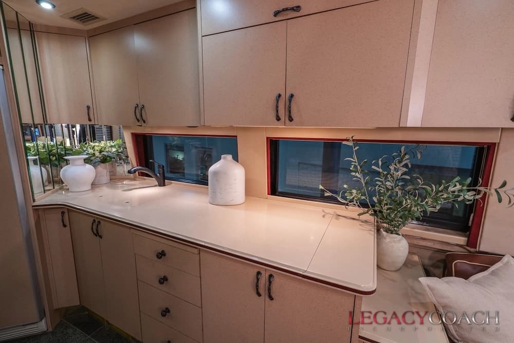 2001 Prevost Country Coach XLII Motorcoach - Image 9