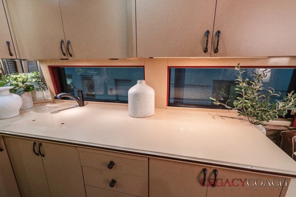 2001 Prevost Country Coach XLII Motorcoach - Image 10