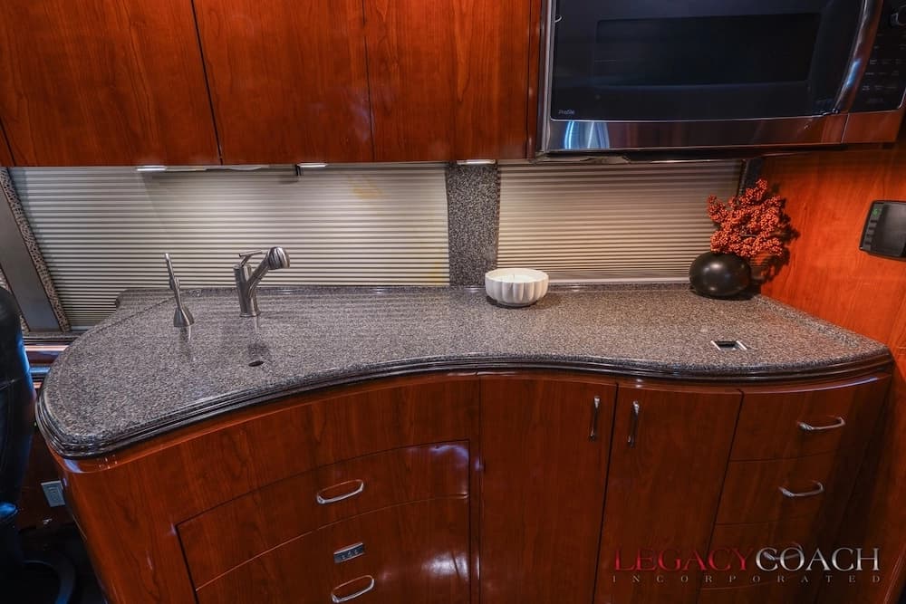 2008 Prevost Marathon H3-45 Motorcoach - Image 12