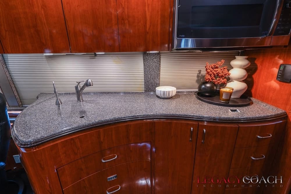 2008 Prevost Marathon H3-45 Motorcoach - Image 14