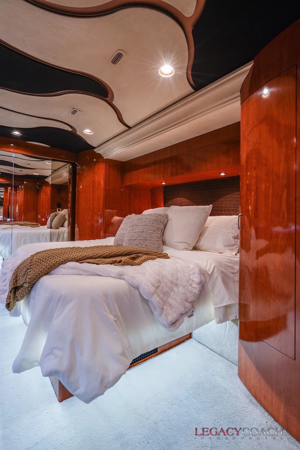 2008 Prevost Marathon H3-45 Motorcoach - Image 22