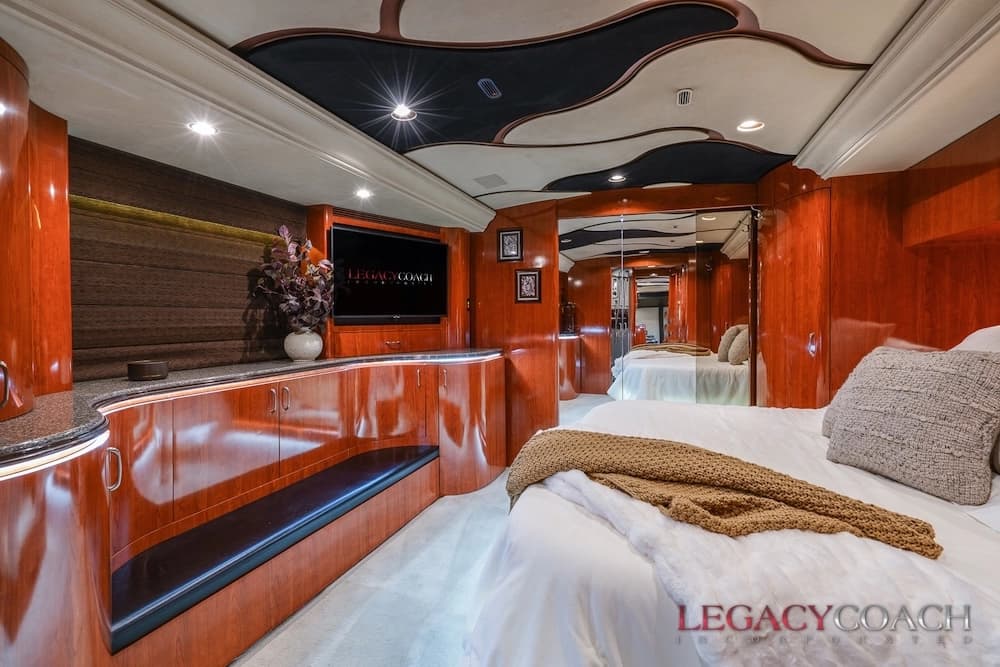 2008 Prevost Marathon H3-45 Motorcoach - Image 25