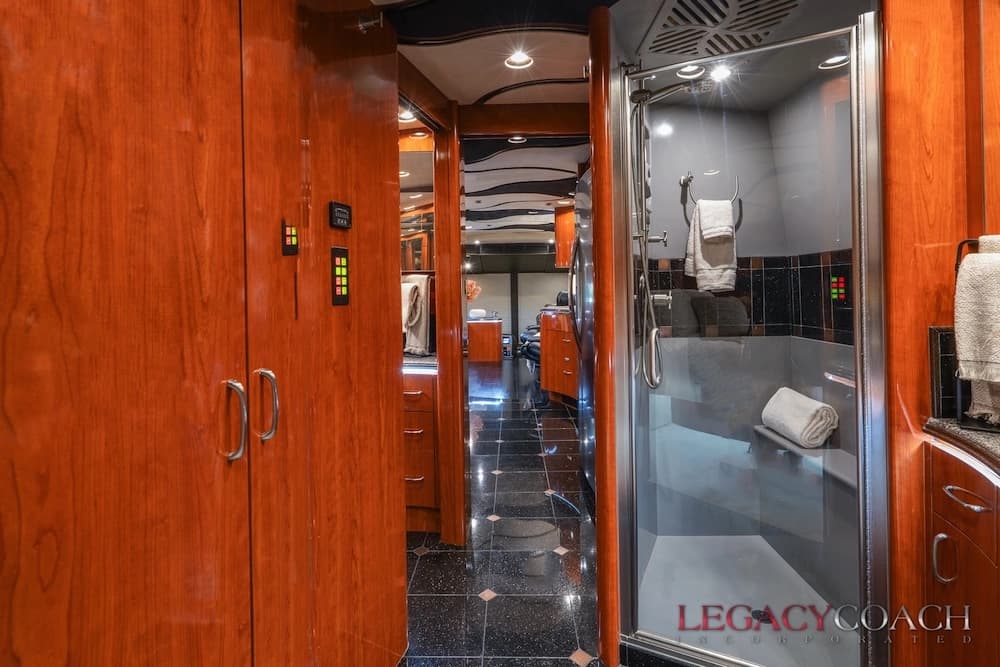 2008 Prevost Marathon H3-45 Motorcoach - Image 29