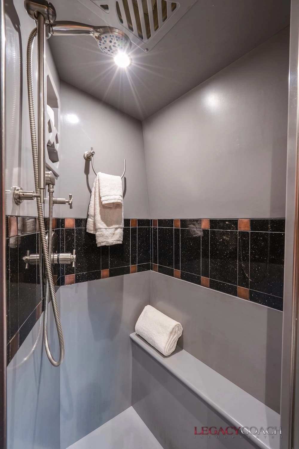 2008 Prevost Marathon H3-45 Motorcoach - Image 33