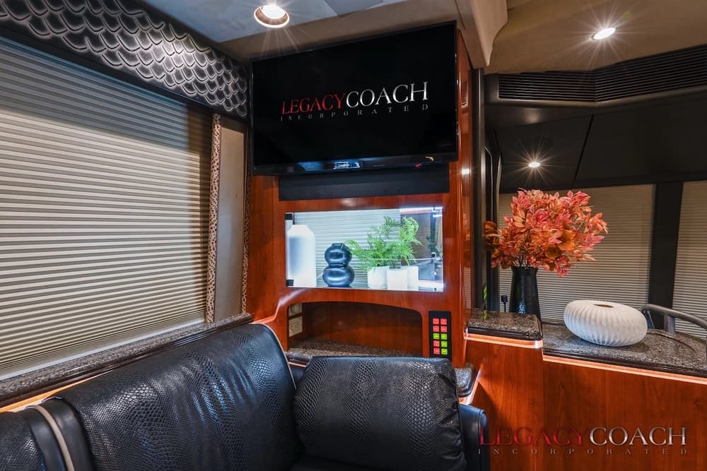 2008 Prevost Marathon H3-45 Motorcoach - Image 37