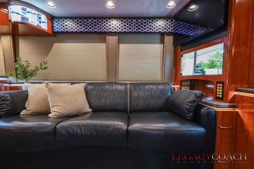 2008 Prevost Marathon H3-45 Motorcoach - Image 7
