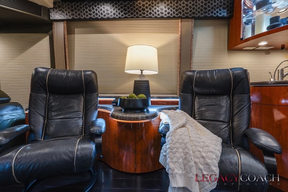2008 Prevost Marathon H3-45 Motorcoach - Image 9