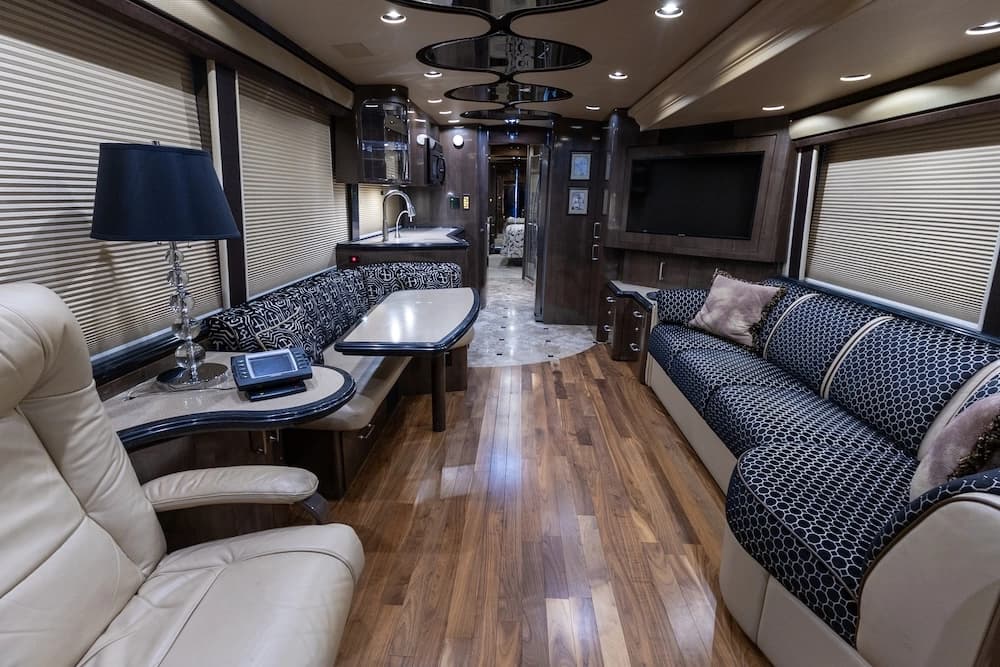 2008 Prevost Marathon H3-45 Motorcoach - Image 14