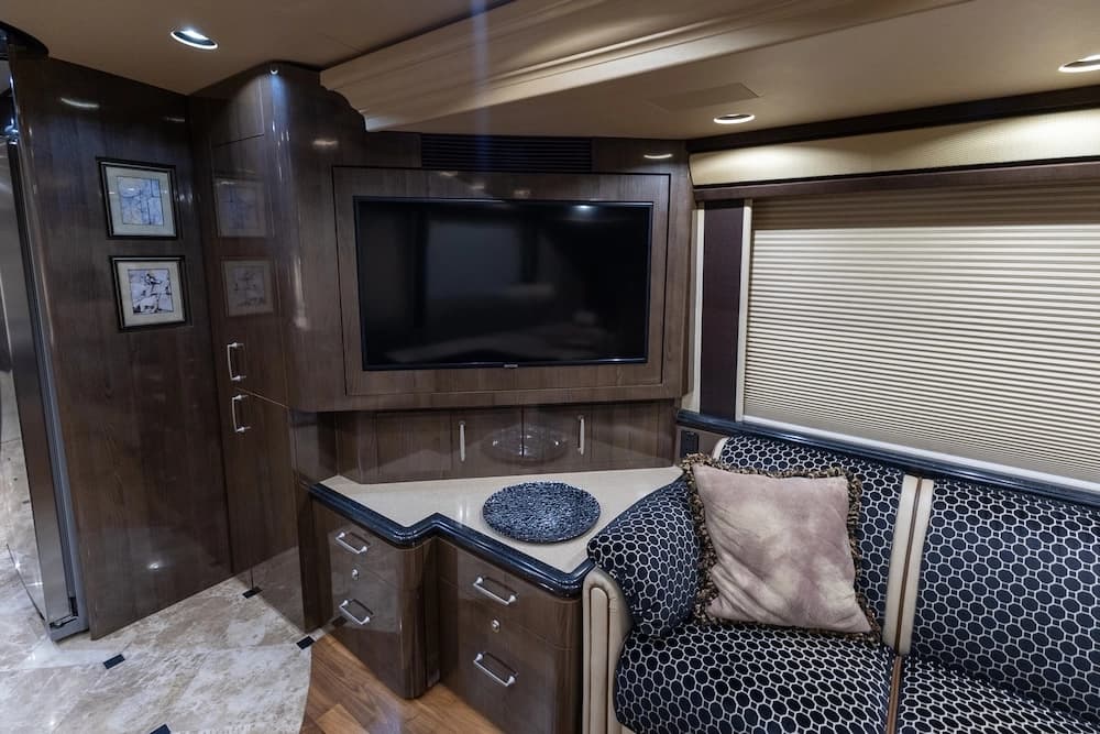 2008 Prevost Marathon H3-45 Motorcoach - Image 16