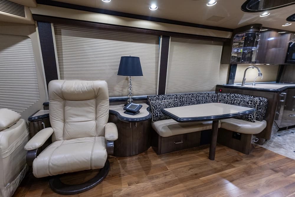 2008 Prevost Marathon H3-45 Motorcoach - Image 17