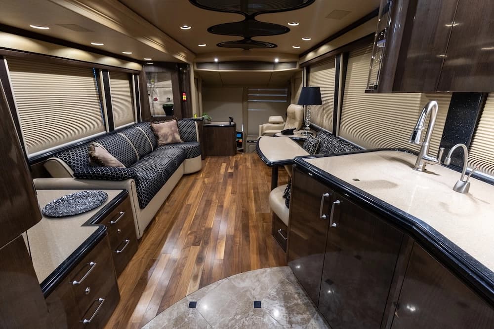 2008 Prevost Marathon H3-45 Motorcoach - Image 21