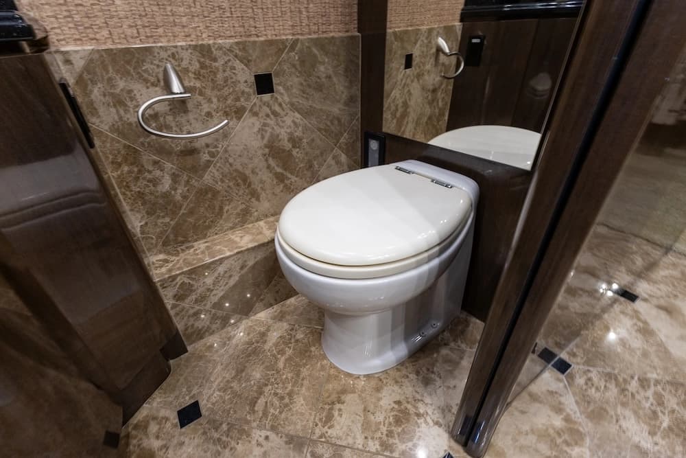 2008 Prevost Marathon H3-45 Motorcoach - Image 26