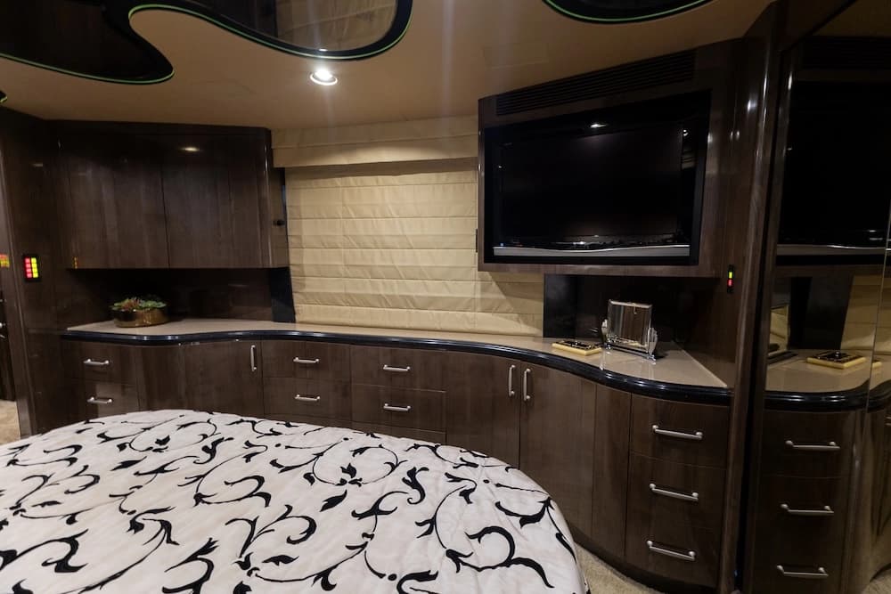 2008 Prevost Marathon H3-45 Motorcoach - Image 30