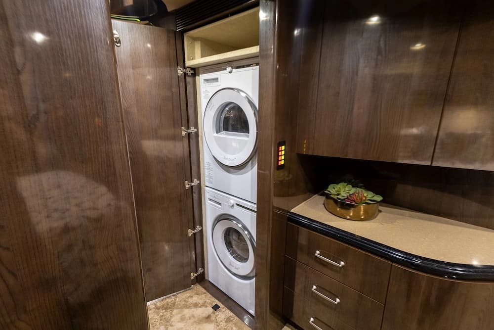 2008 Prevost Marathon H3-45 Motorcoach - Image 31