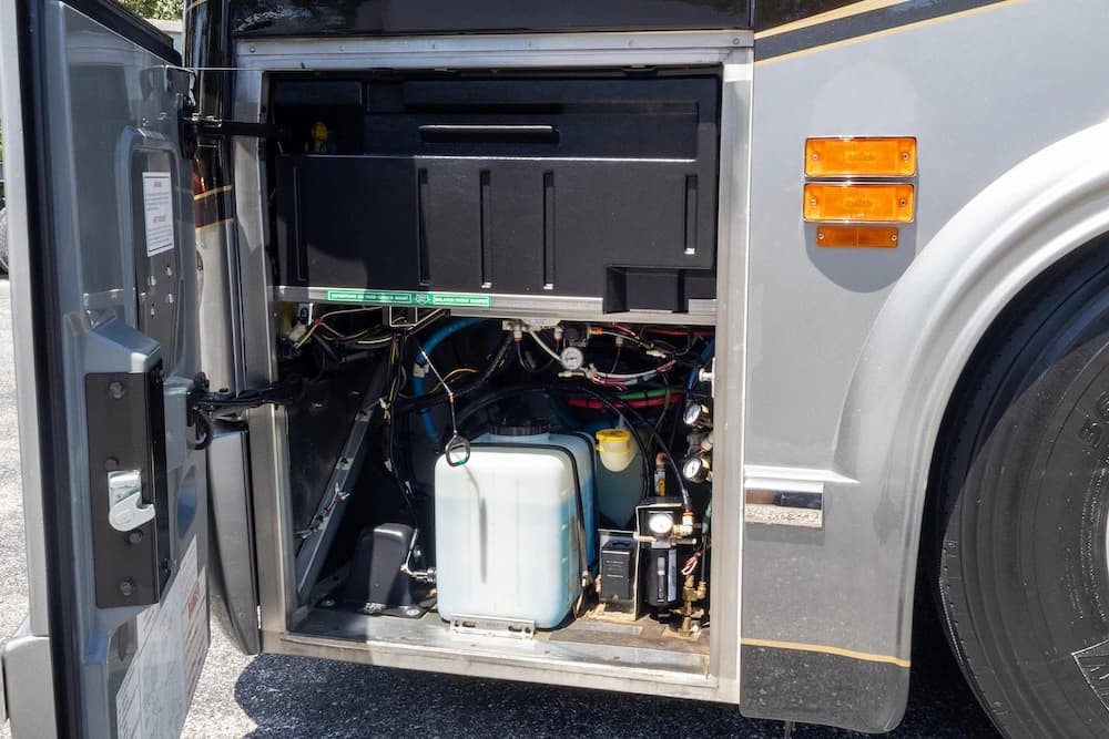 2008 Prevost Marathon H3-45 Motorcoach - Image 40