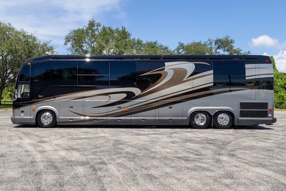2008 Prevost Marathon H3-45 Motorcoach - Image 9