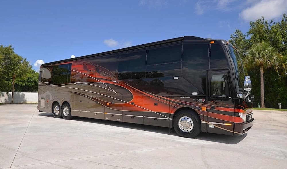 2015 Prevost Liberty Elegant Lady H3-45 Motorcoach - Image 2