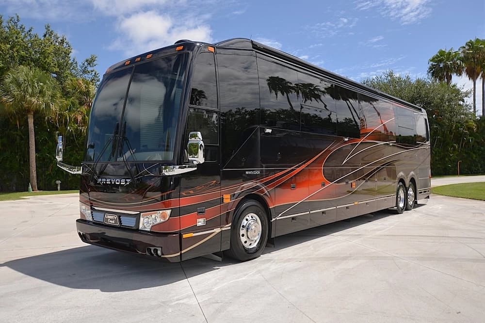 2015 Prevost Liberty Elegant Lady H3-45 Motorcoach - Image 12