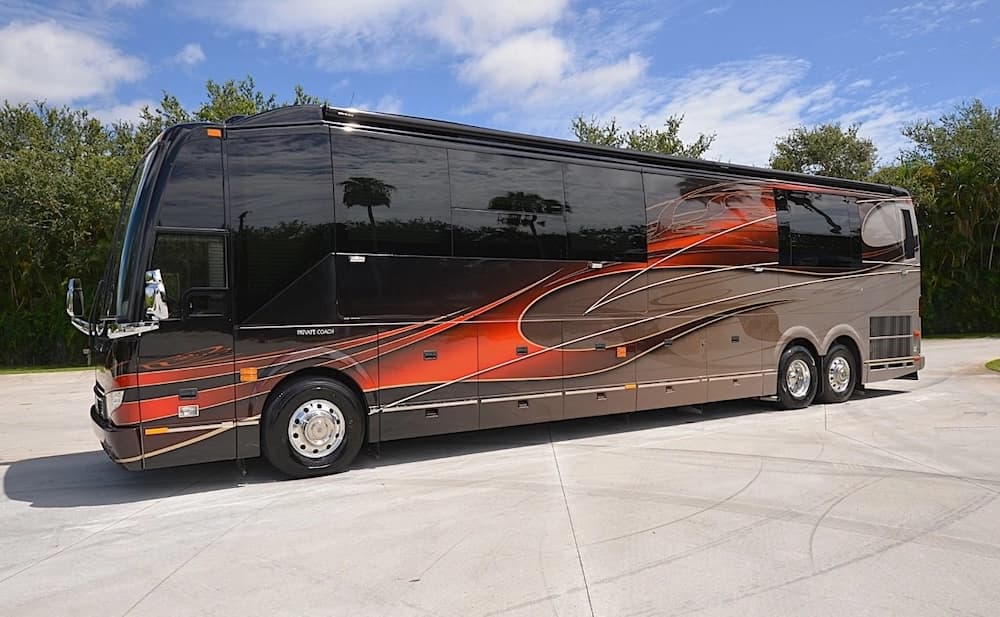 2015 Prevost Liberty Elegant Lady H3-45 Motorcoach - Image 13