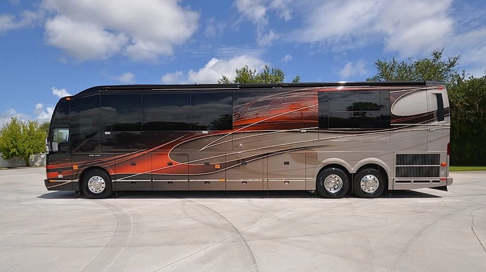 2015 Prevost Liberty Elegant Lady H3-45 Motorcoach - Image 14