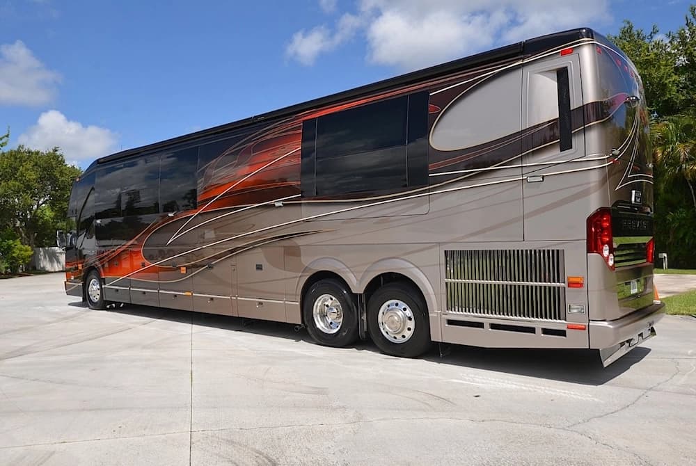 2015 Prevost Liberty Elegant Lady H3-45 Motorcoach - Image 15