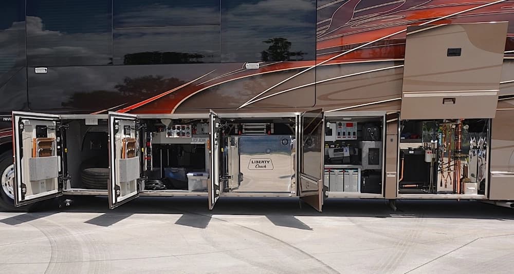 2015 Prevost Liberty Elegant Lady H3-45 Motorcoach - Image 16