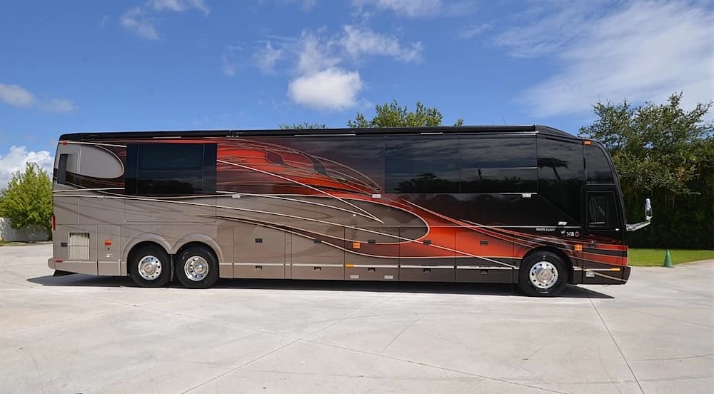 2015 Prevost Liberty Elegant Lady H3-45 Motorcoach - Image 3