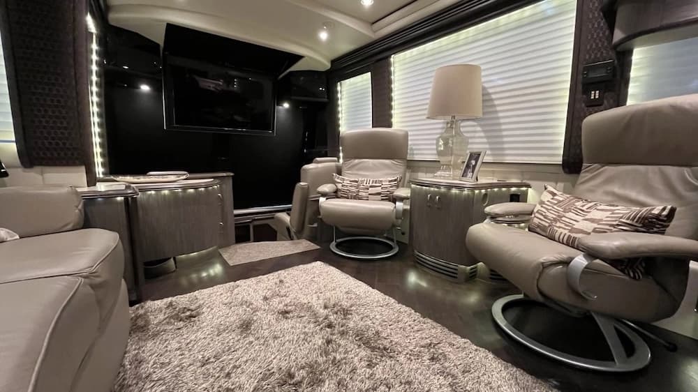 2015 Prevost Liberty Elegant Lady H3-45 Motorcoach - Image 22