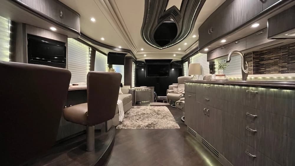 2015 Prevost Liberty Elegant Lady H3-45 Motorcoach - Image 26