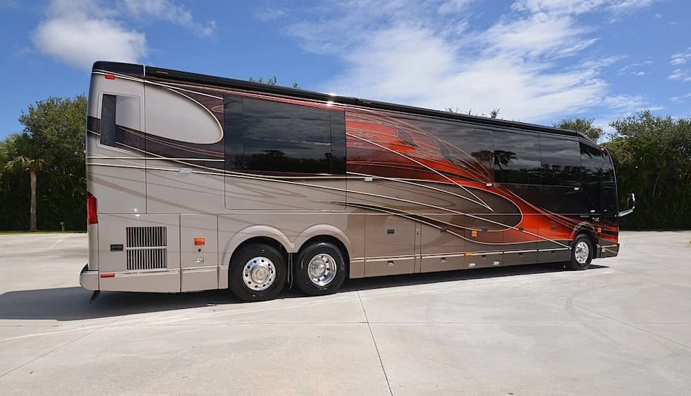2015 Prevost Liberty Elegant Lady H3-45 Motorcoach - Image 4