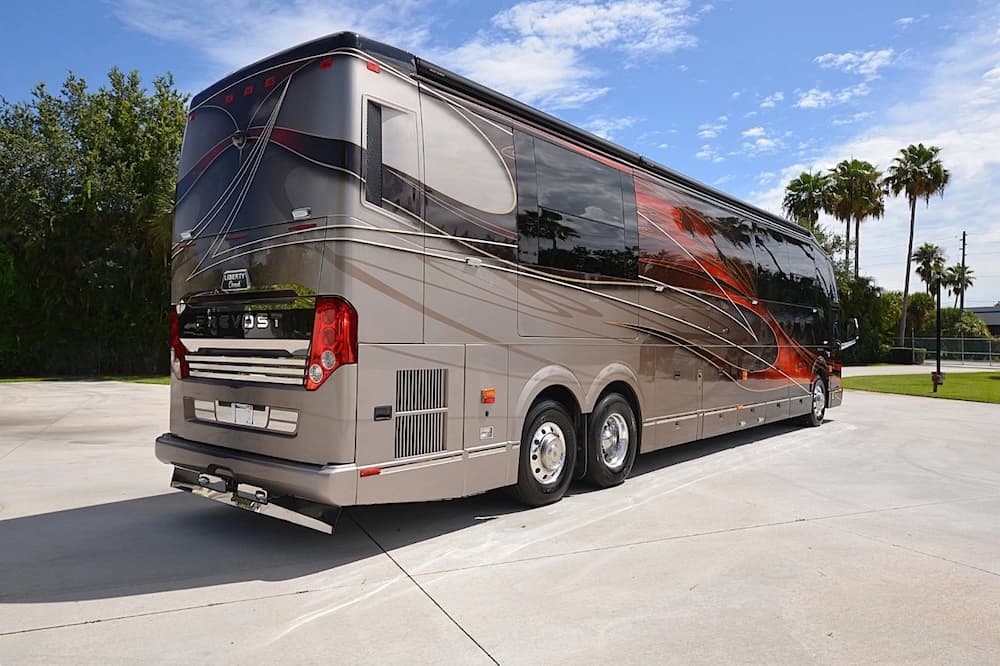 2015 Prevost Liberty Elegant Lady H3-45 Motorcoach - Image 5