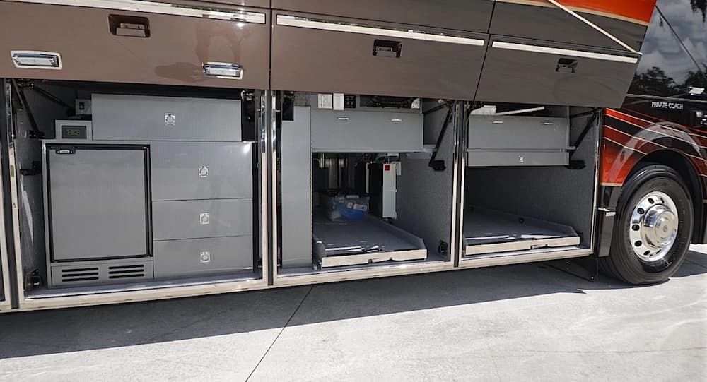 2015 Prevost Liberty Elegant Lady H3-45 Motorcoach - Image 7